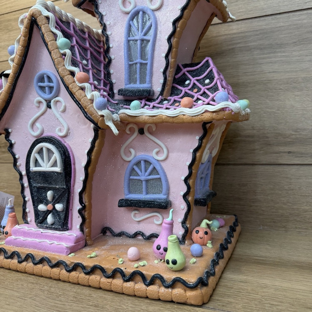 Ghoulish Garden HALLOWEEN Gingerbread Haunted House Lighted Pink Decor READ - Picture 5 of 10